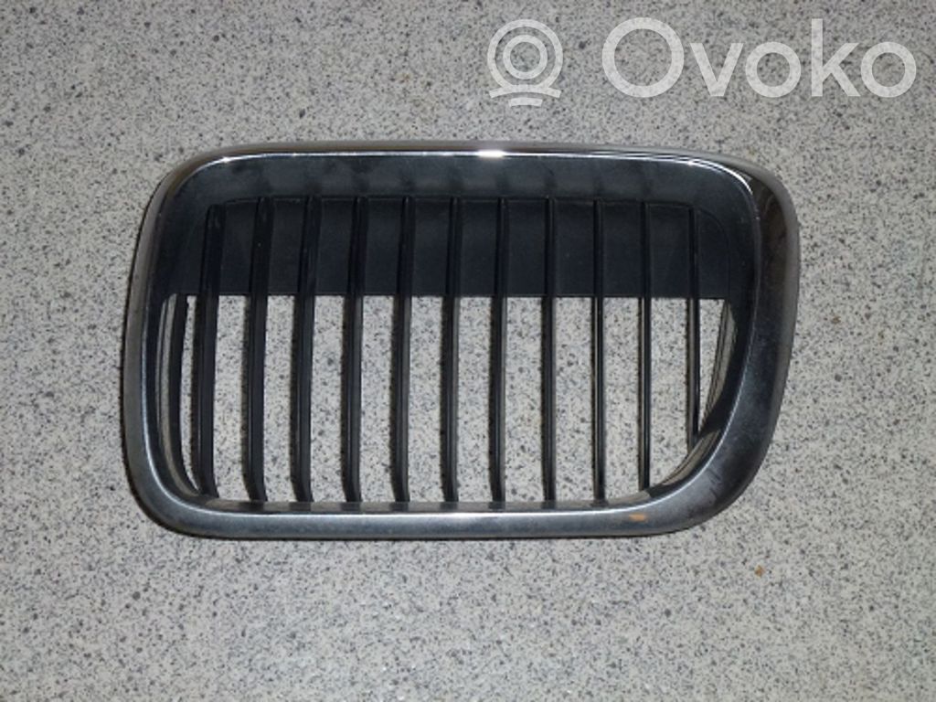 BMW 3 E36 Bonnet/hood grill 