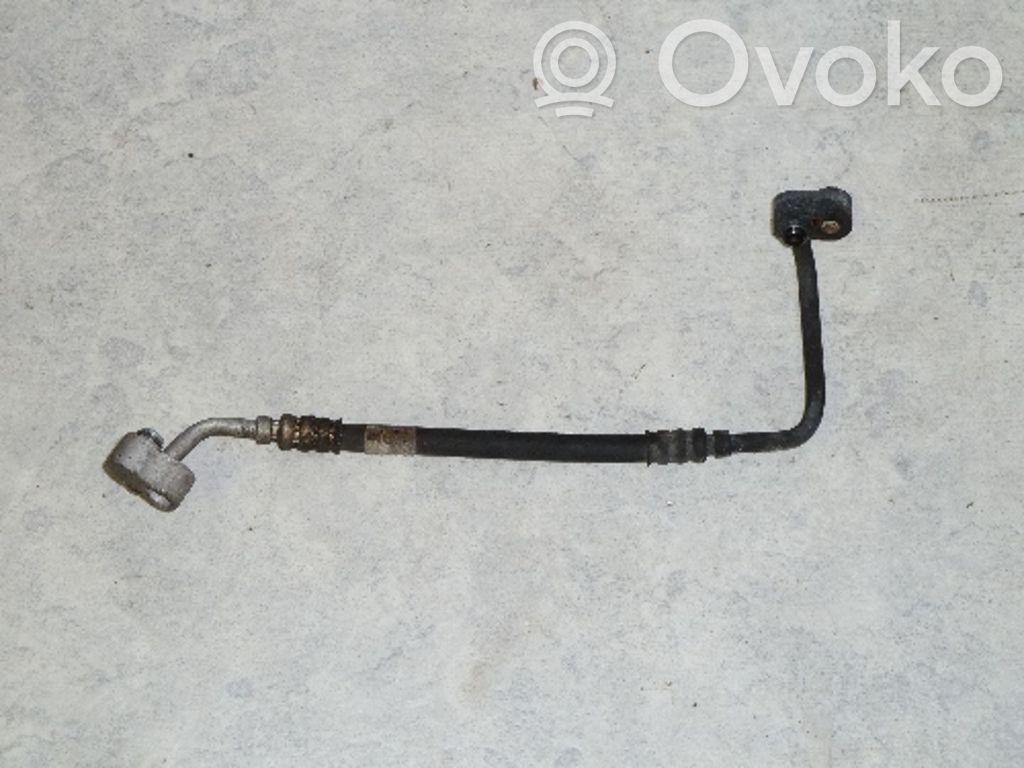 BMW 3 E36 Ilmastointilaitteen putki (A/C) 