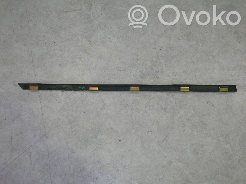 BMW 3 E30 Gumowa uszczelka drzwi bocznych / przesuwnych 