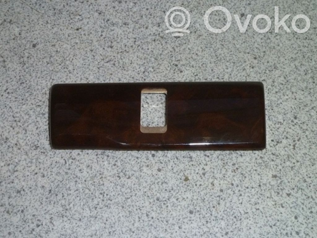 BMW 7 E38 Panelės apdaila 