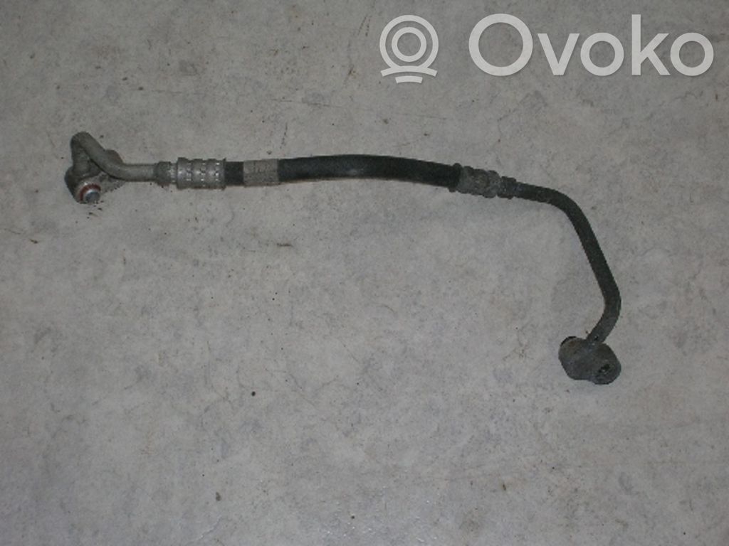 BMW 3 E36 Ilmastointilaitteen putki (A/C) 