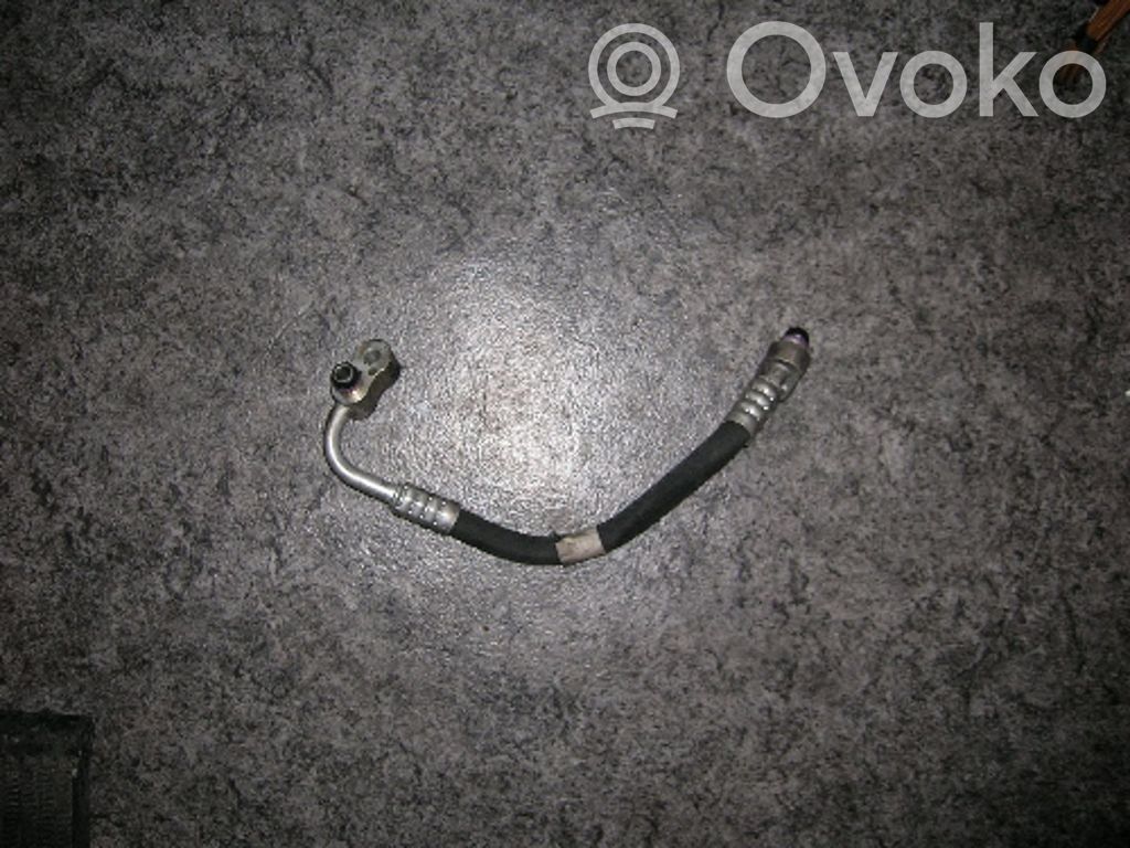 BMW 5 E39 Ilmastointilaitteen putki (A/C) 