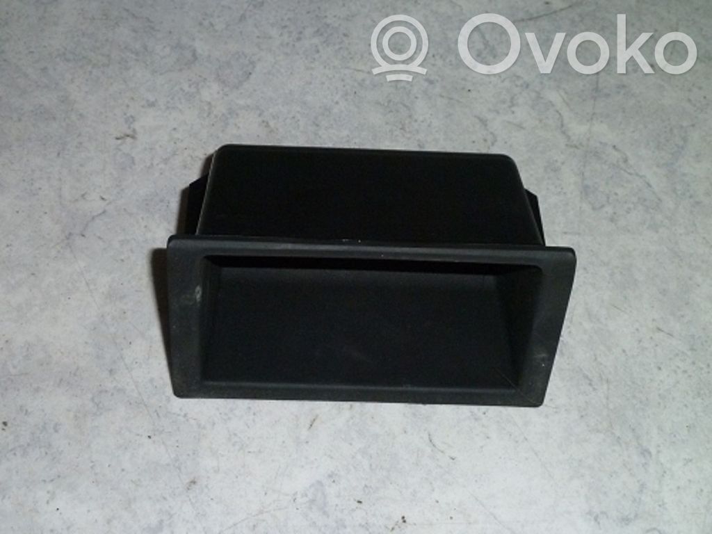 BMW 3 E46 Kita salono detalė 