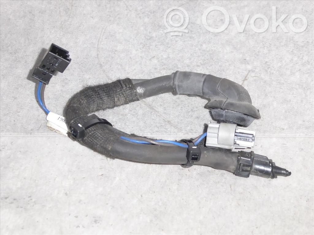 BMW X5 F15 Dysza spryskiwacza szyby tylnej 