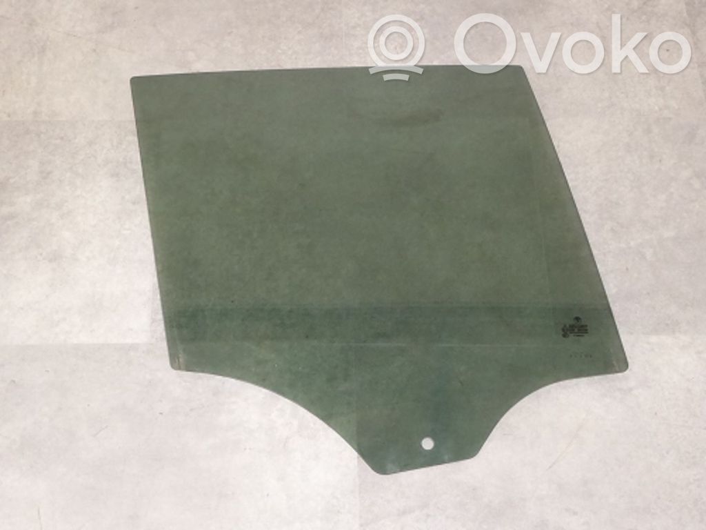 Vidrio lateral trasero   51363401866,51363401866
