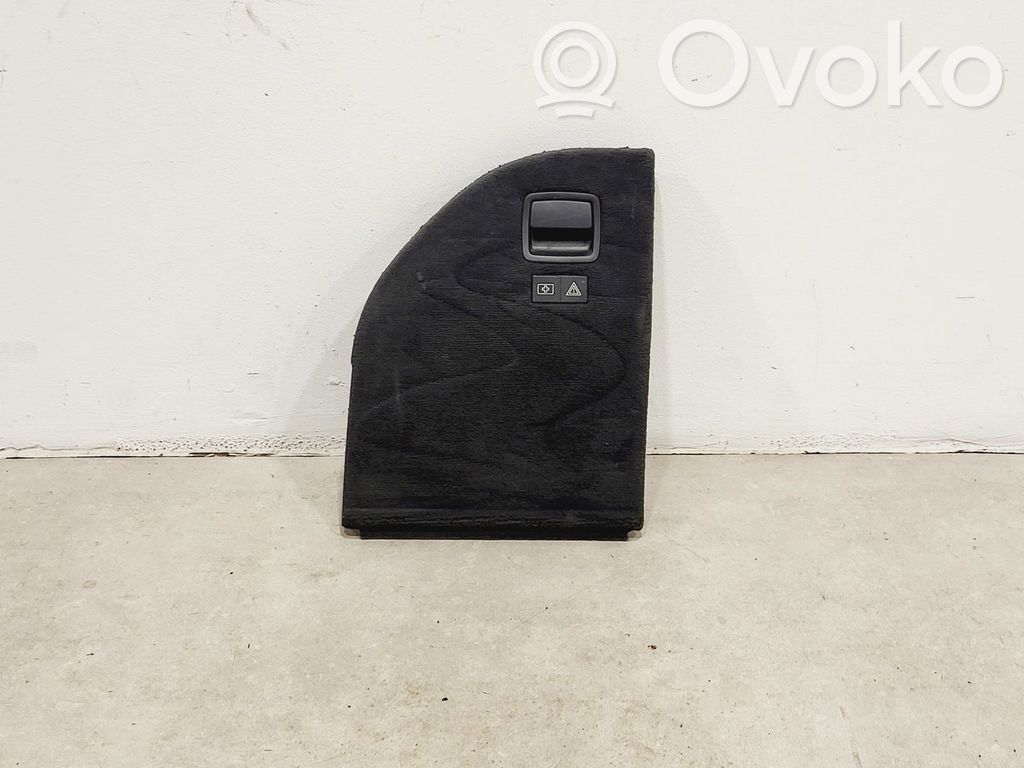 BMW 3 E90 E91 Tavaratilan sivuverhoilu 