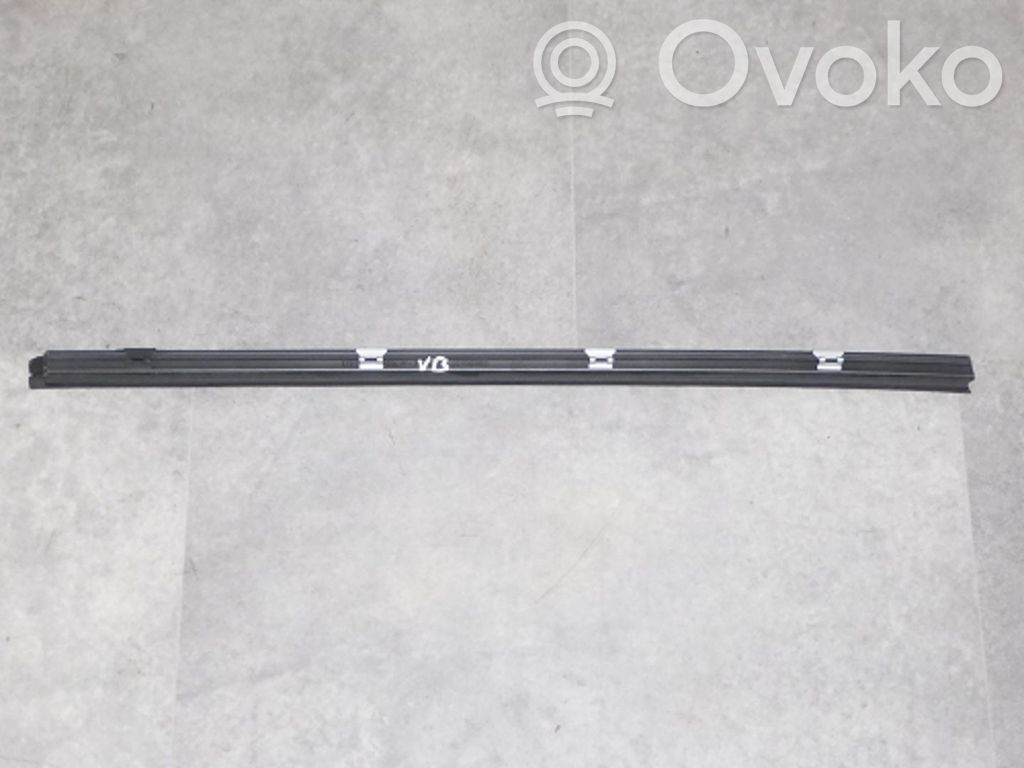 BMW X6 E71 Gumowa uszczelka drzwi tylnych 