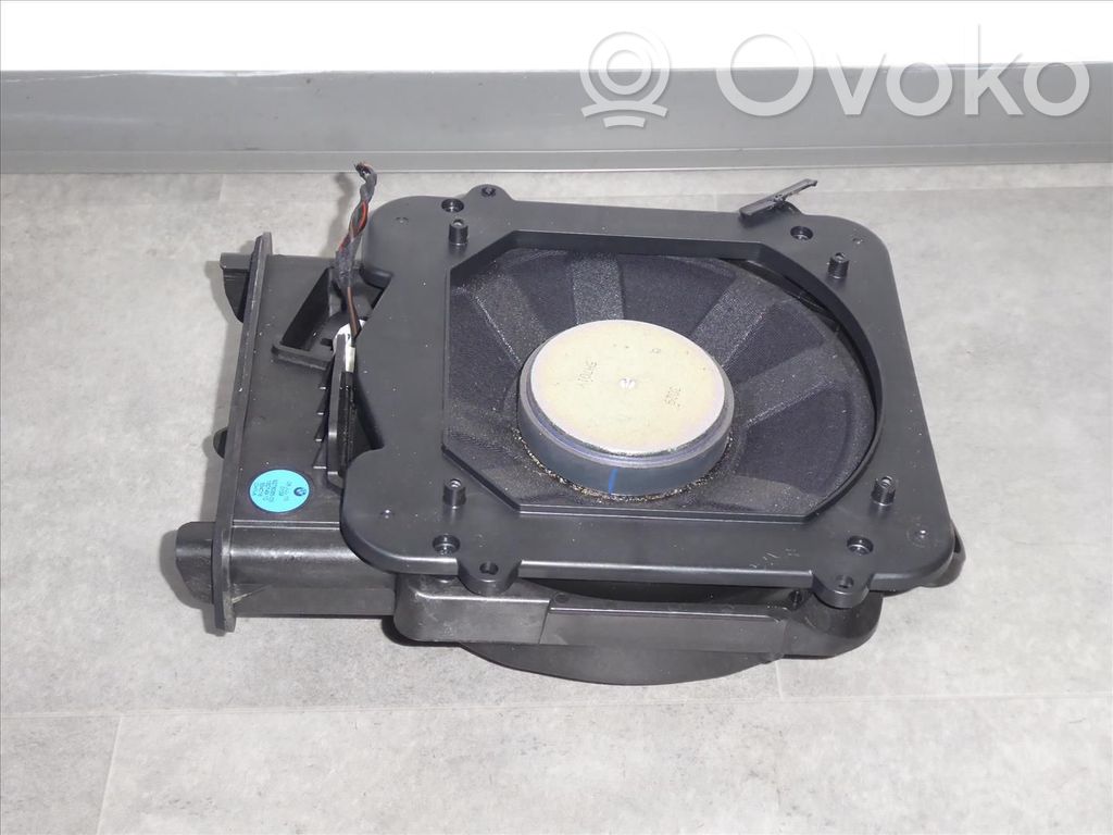 BMW 2 F45 Altavoz subwoofer 