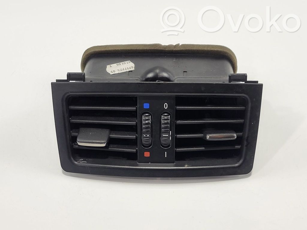 BMW 5 E60 E61 Rejilla de ventilación trasera 