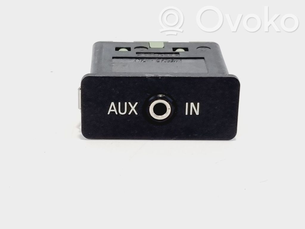 AUX-pistokeliitin   84109237655,84109237655