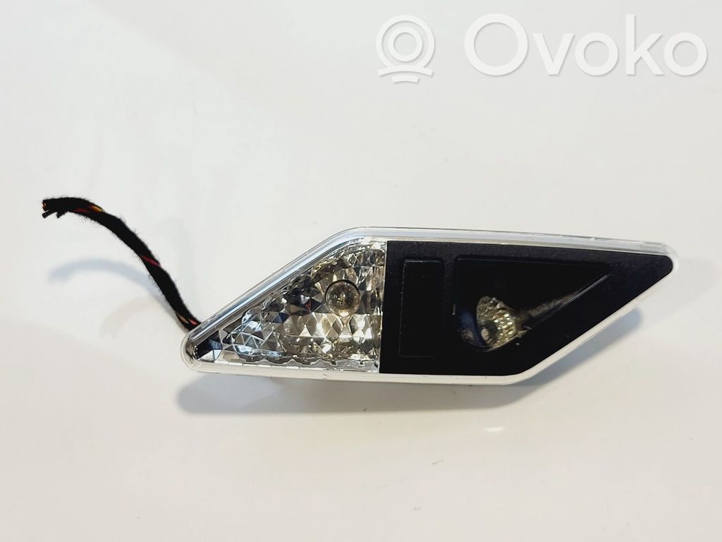 BMW 3 E46 Lampka podsufitki tylna 