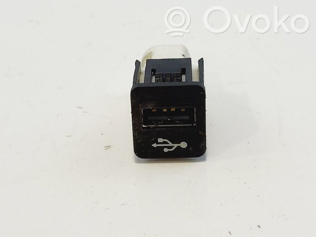 Enchufe conector USB   84109229294,84109229294