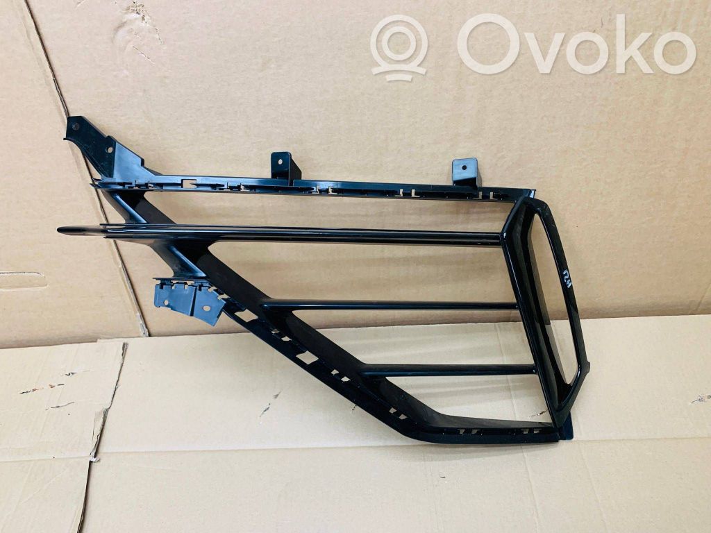 Lamborghini Urus Front bumper lower grill 