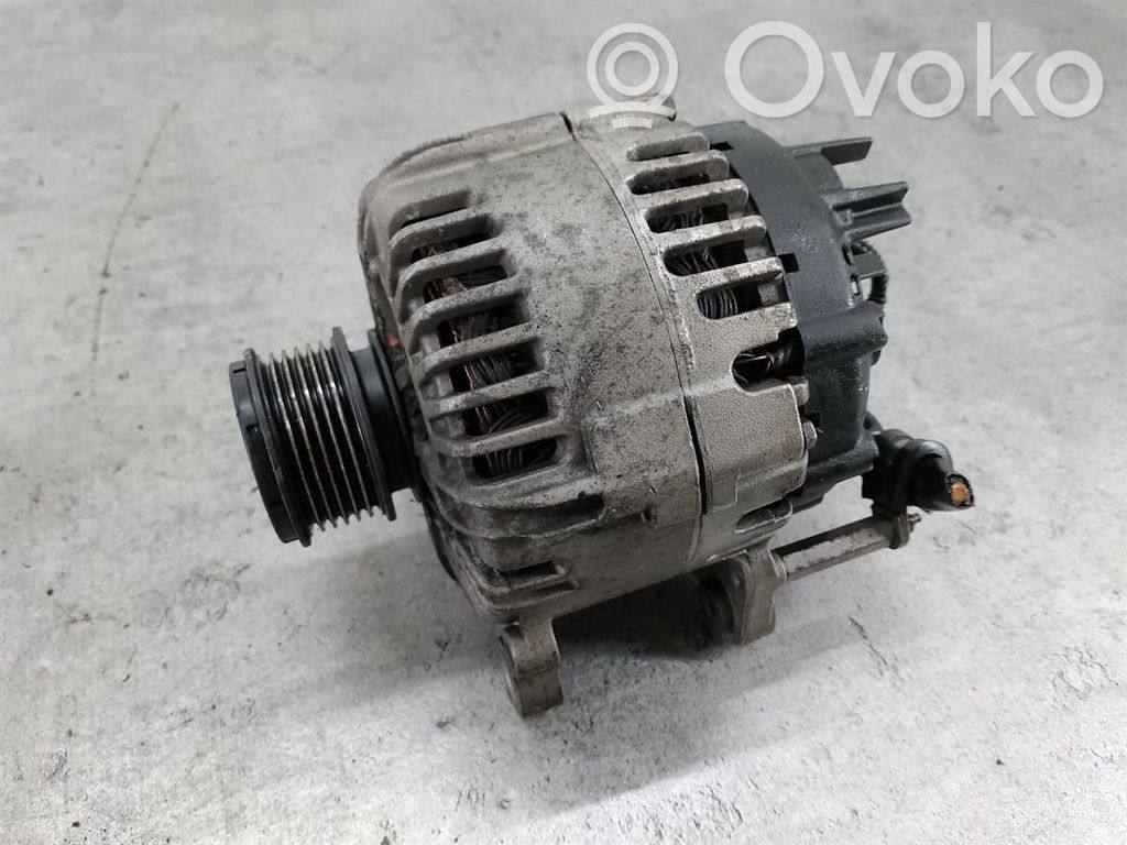 Volkswagen PASSAT B6 Alternador 