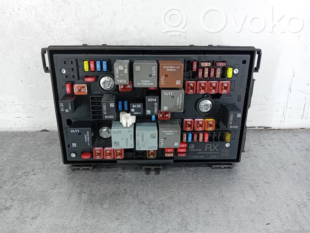 Opel Astra J Juego de caja de fusibles 