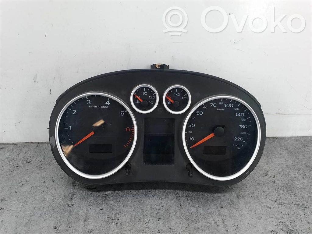 Audi A2 Geschwindigkeitsmesser Cockpit 