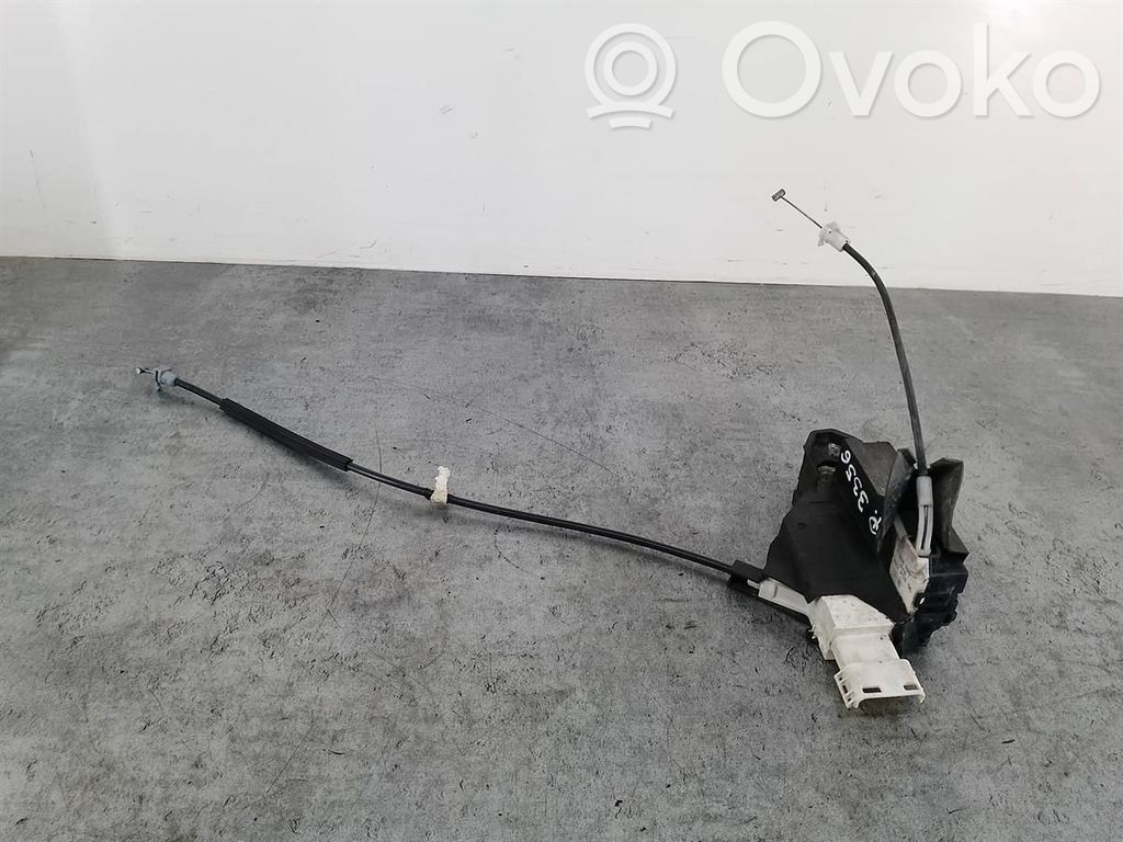 Peugeot 407 Priekšpusē slēdzene 