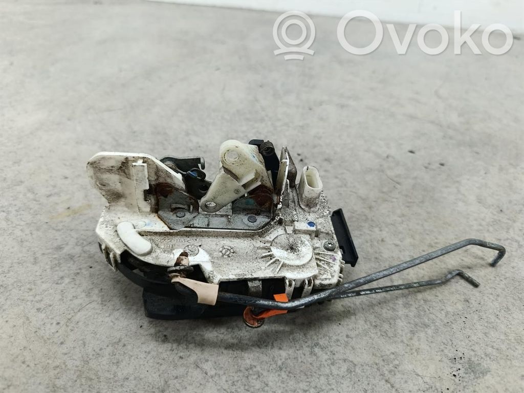 Dodge Caliber Priekšpusē slēdzene 