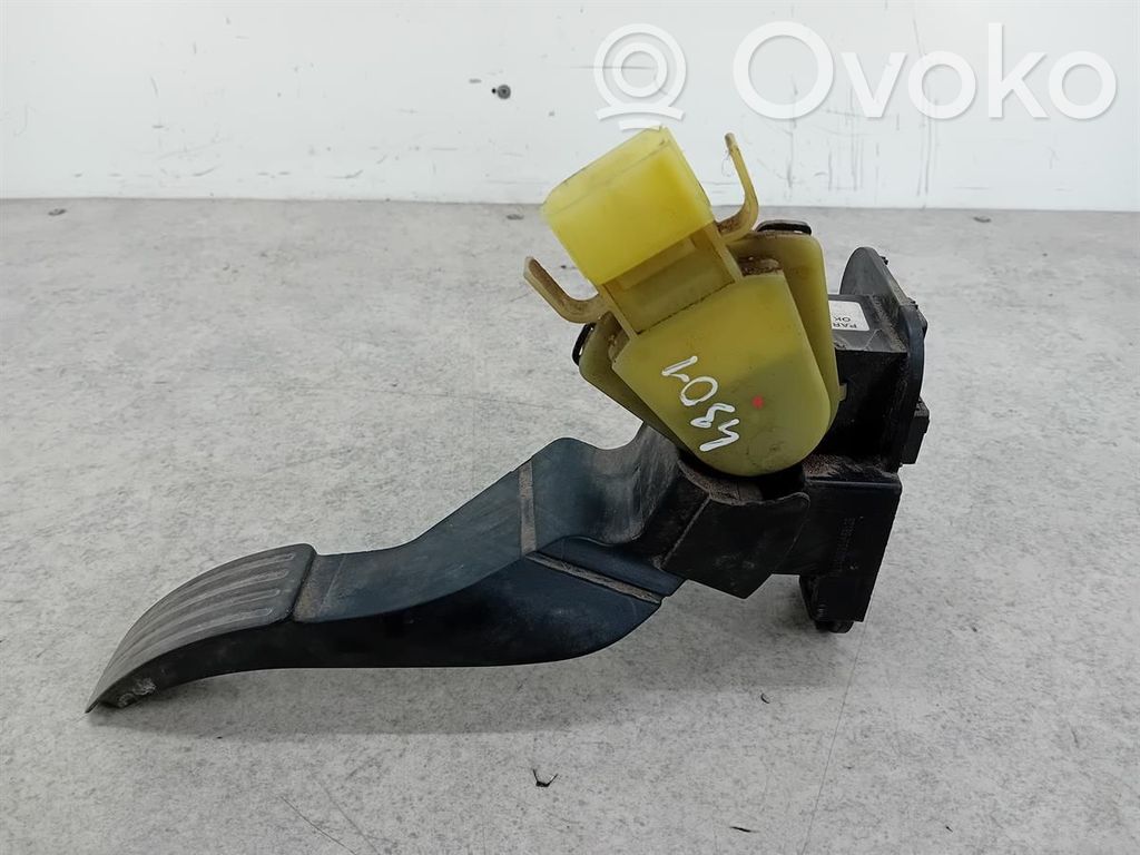 Akceleratoriaus pedalas   9F836AB