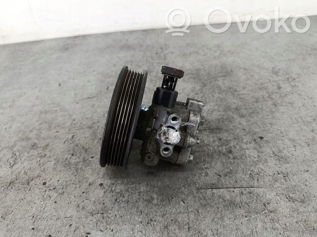 KIA Carens I Ohjaustehostimen pumppu 