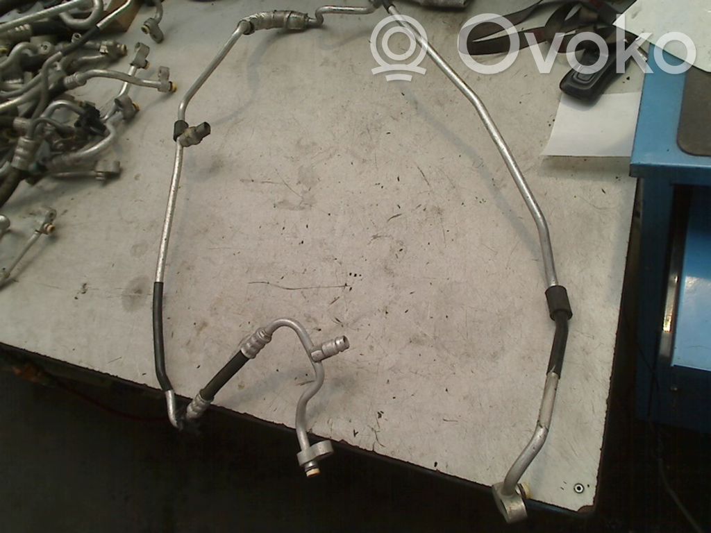 BMW 3 E90 E91 Ilmastointilaitteen putki (A/C) 