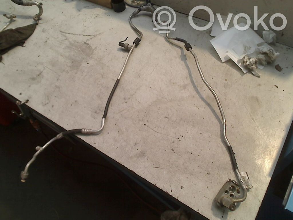 BMW 3 E90 E91 Ilmastointilaitteen putki (A/C) 