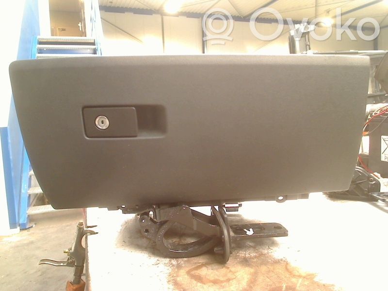Glove box   31305843,31305843
