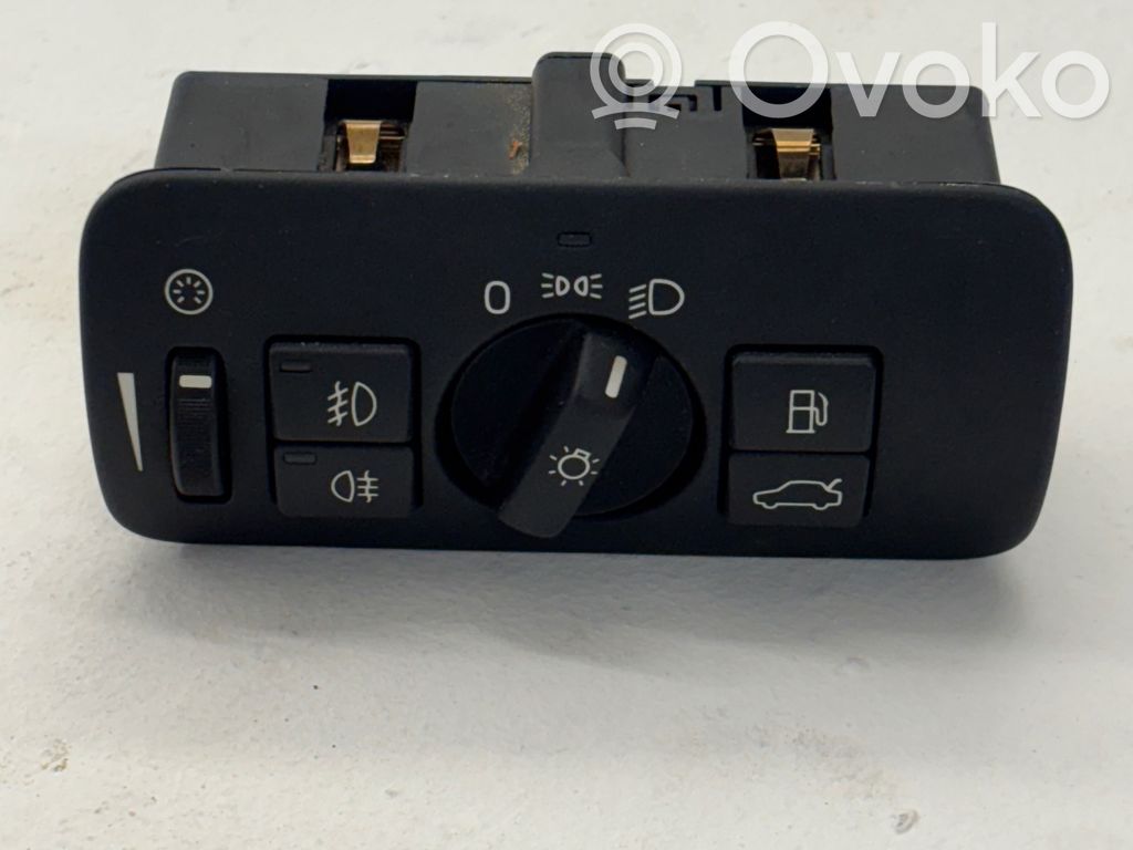 Light switch   30739414,04066322