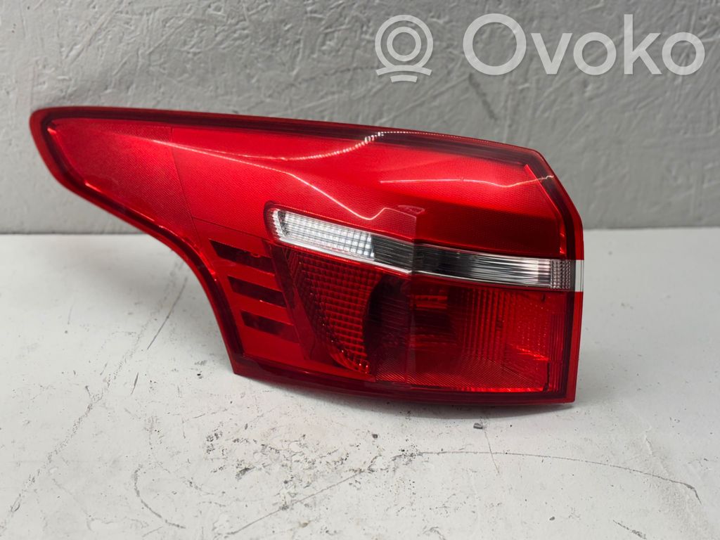 Ford Focus Aizmugurējais lukturis virsbūvē 