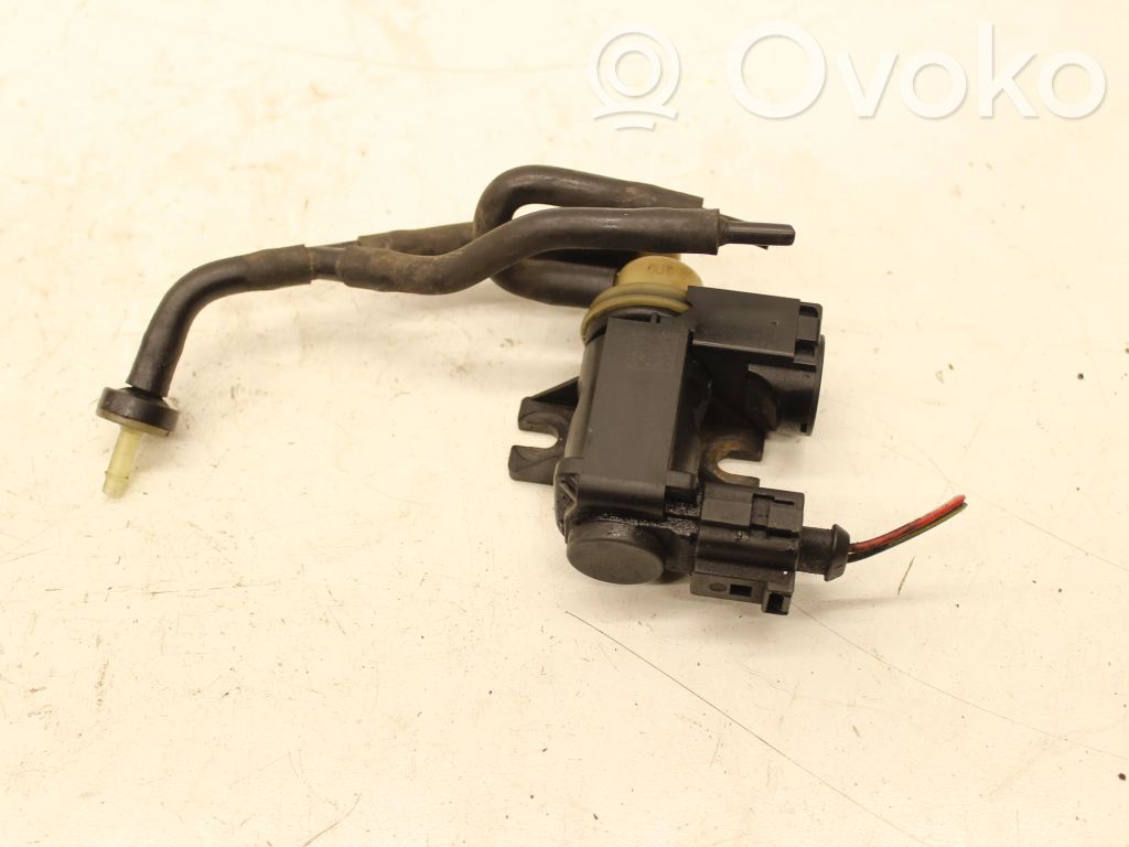 Audi A4 S4 B8 8K Válvula de vacío 