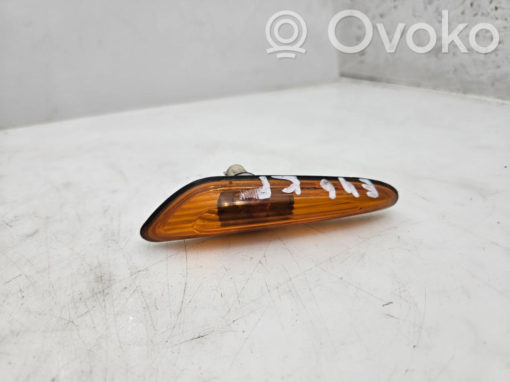 Etupuskurin suuntavilkku   8382104