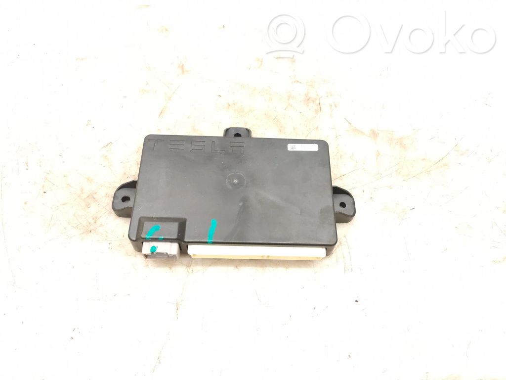 Tesla Model X Door control unit/module 