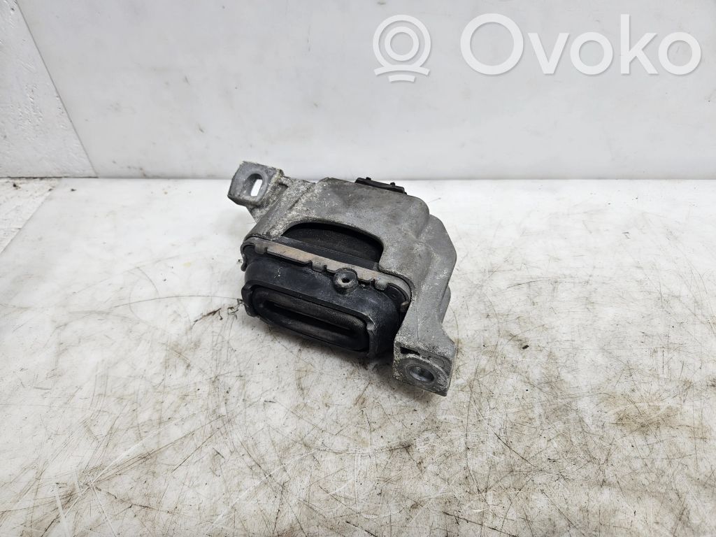 Engine mount bracket   677864501