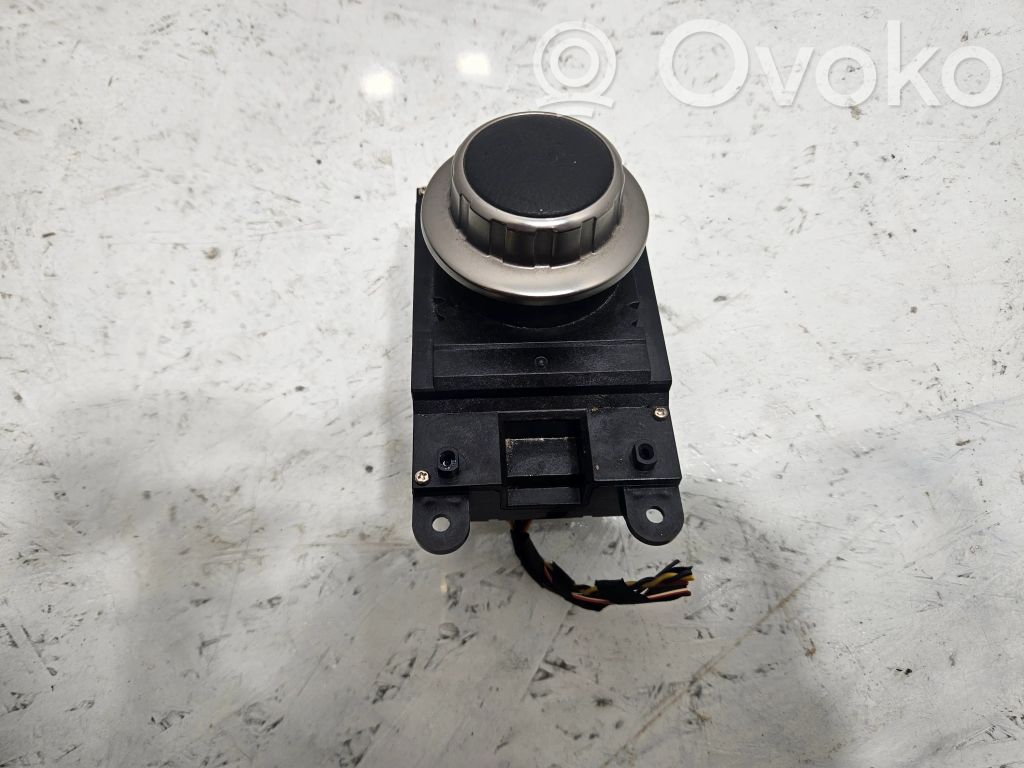 Head unit multimedia control   6944884
