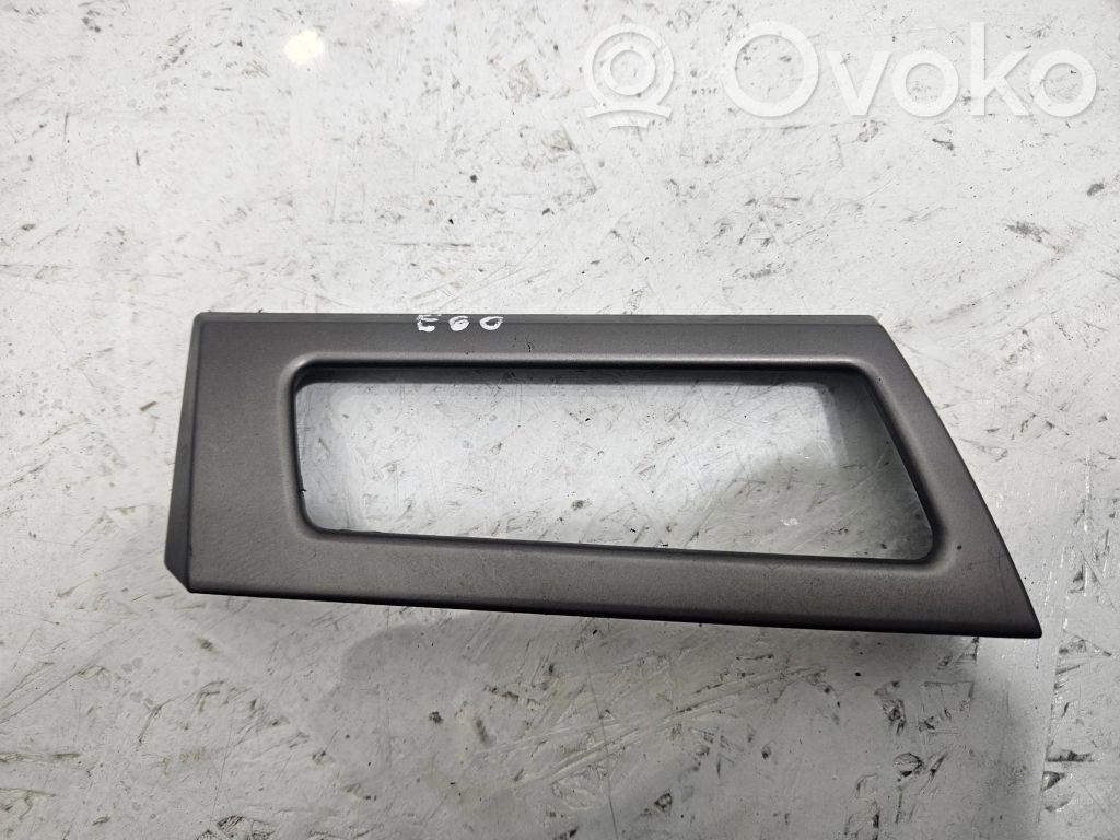 BMW 5 E60 E61 Kita panelės detalė 