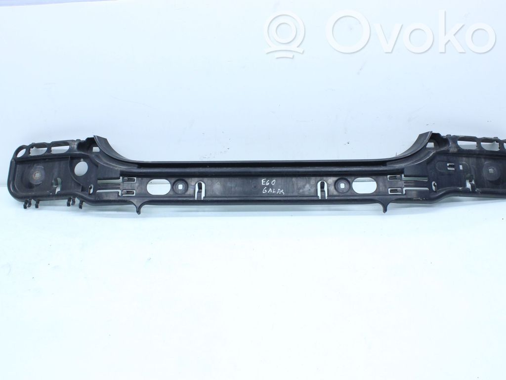 BMW 5 E60 E61 Soporte de montaje del parachoques trasero 