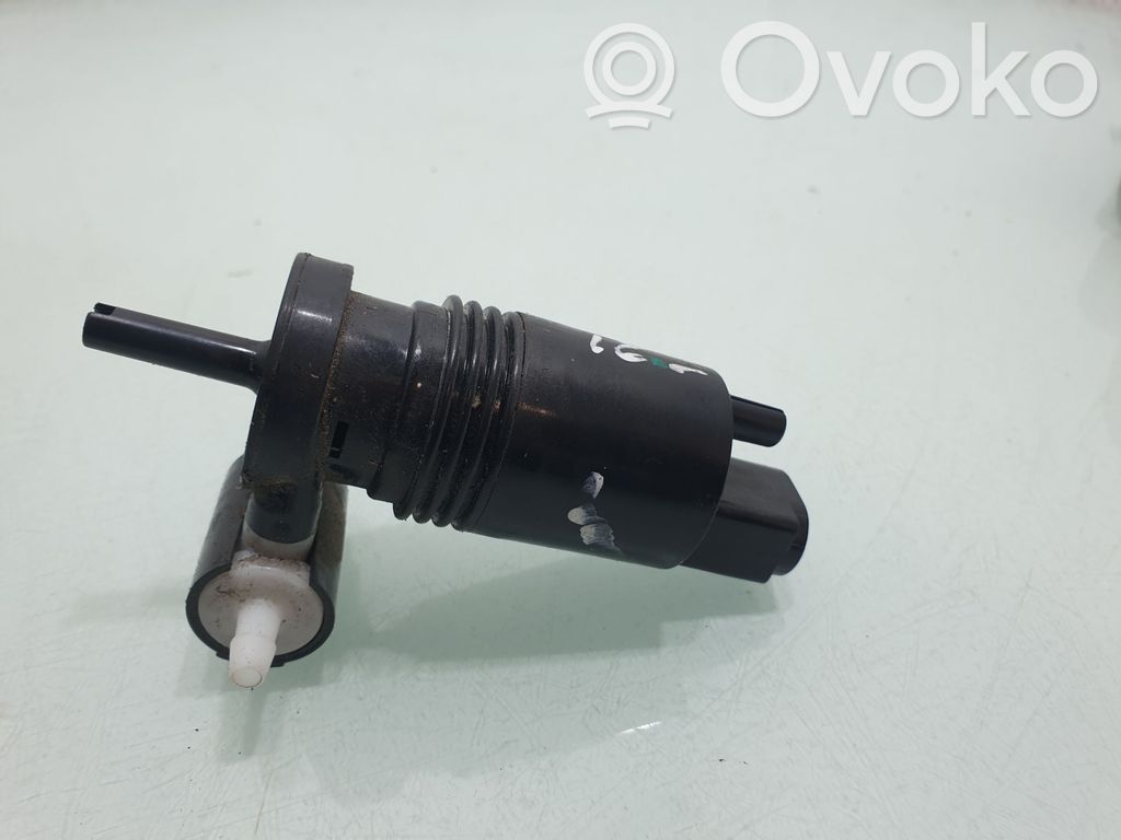 Dodge Durango III Windscreen/windshield washer pump 