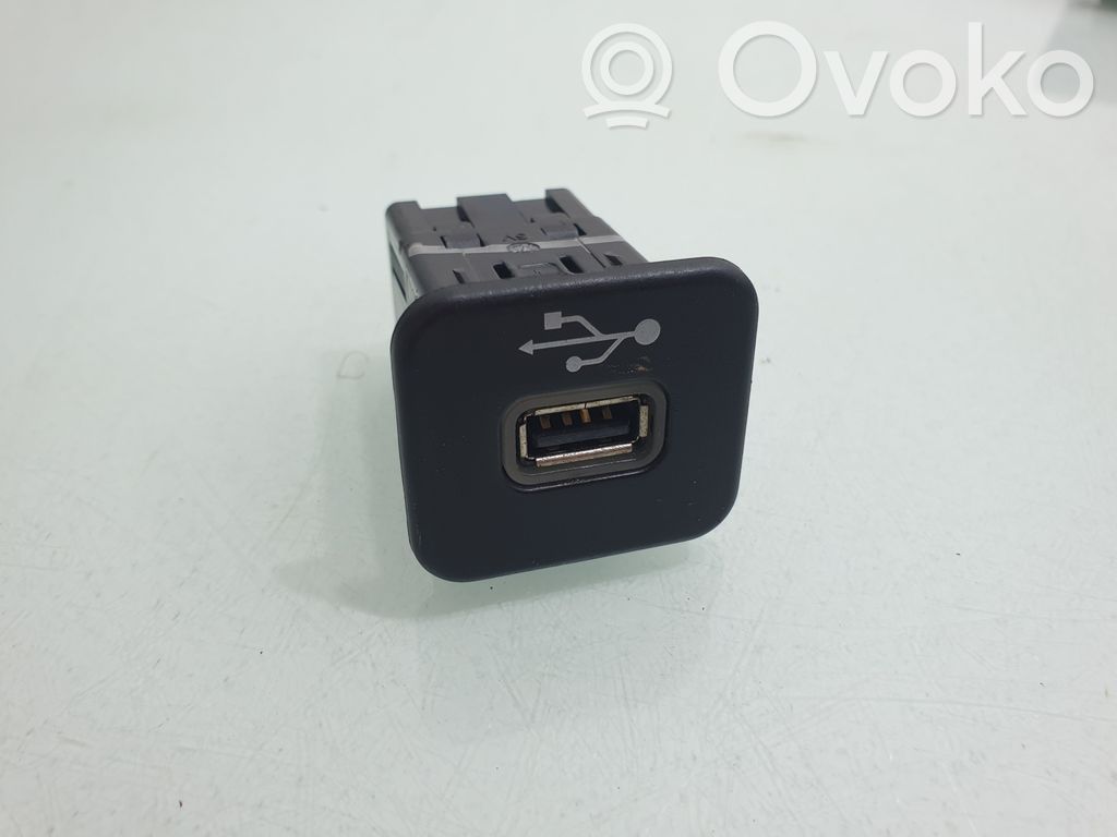 Jeep Compass Gniazdo / Złącze USB 