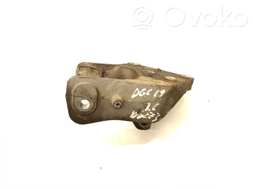 Dodge Grand Caravan Gearbox mounting bracket 