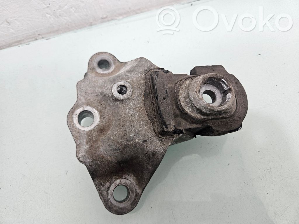 Volvo S80 Engine mounting bracket 