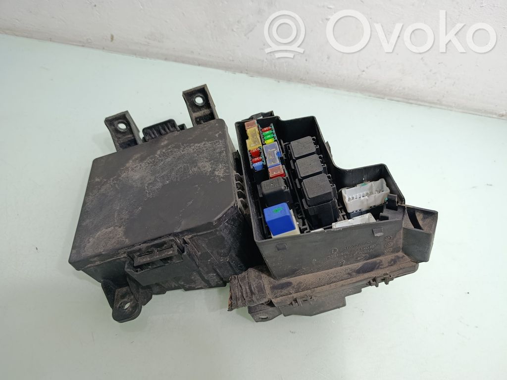 Renault Koleos I Fuse box set 
