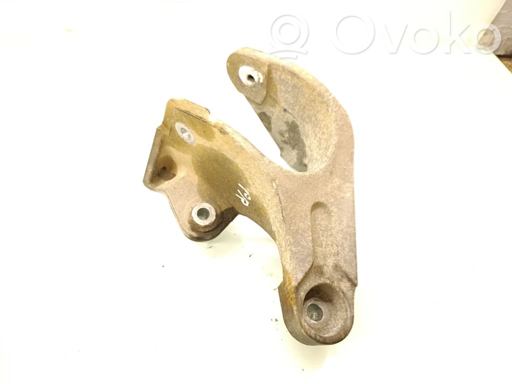 Engine mounting bracket   04809939AF