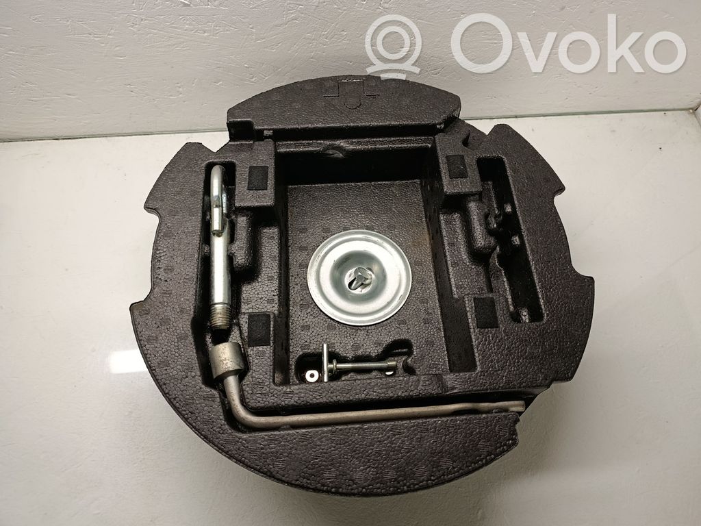 Mazda CX-7 Tool set 