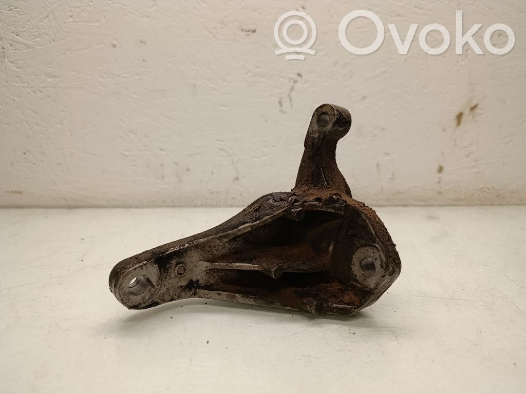 Volvo V50 Engine mounting bracket 