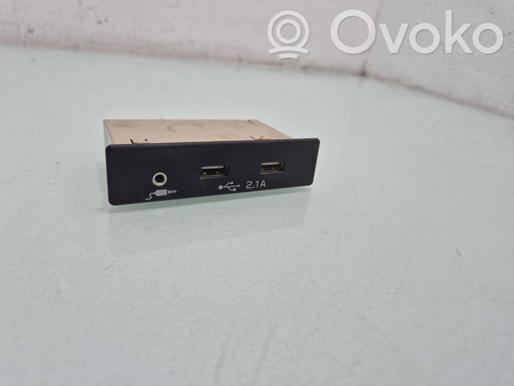 USB-pistokeliitin   86257AN00A