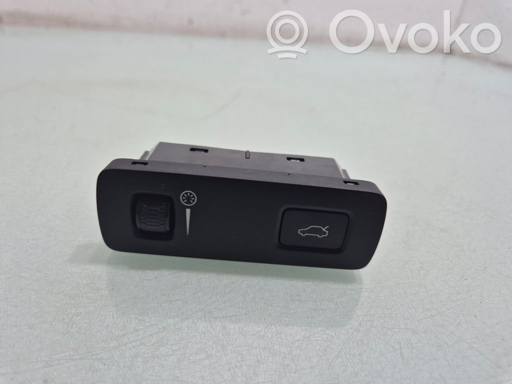 Tailgate opening switch   P31443873