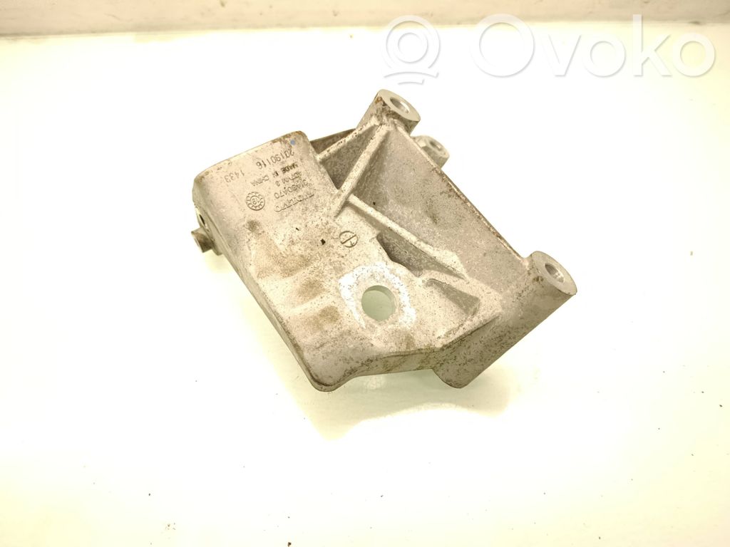 Volvo S60 Engine mounting bracket 