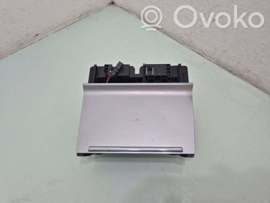 Skoda Octavia Mk3 (5E) Popielniczka przednia tunelu środkowego 