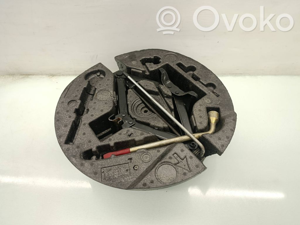 Volvo V70 Tool set 