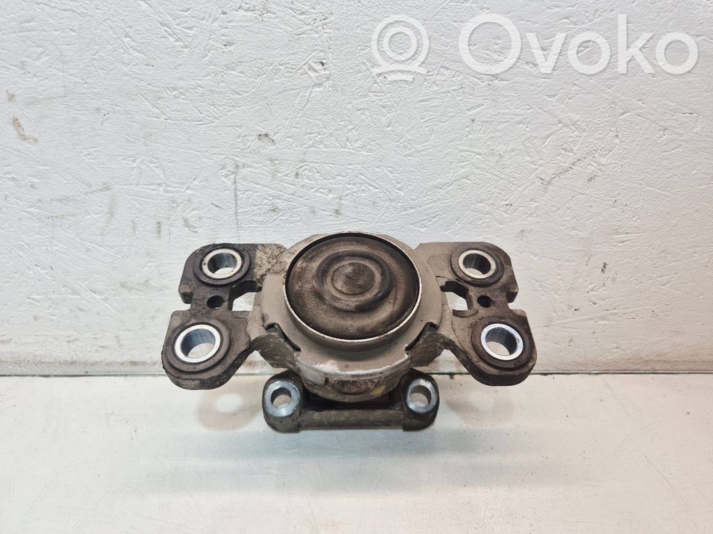 Volvo V70 Engine mount bracket 